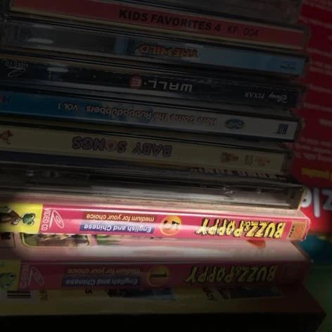 BUZZ POPPY English and Chinese medium