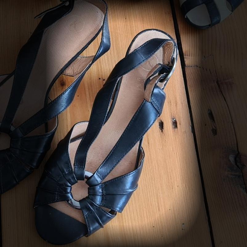 Women's Leather Sandal alt 1