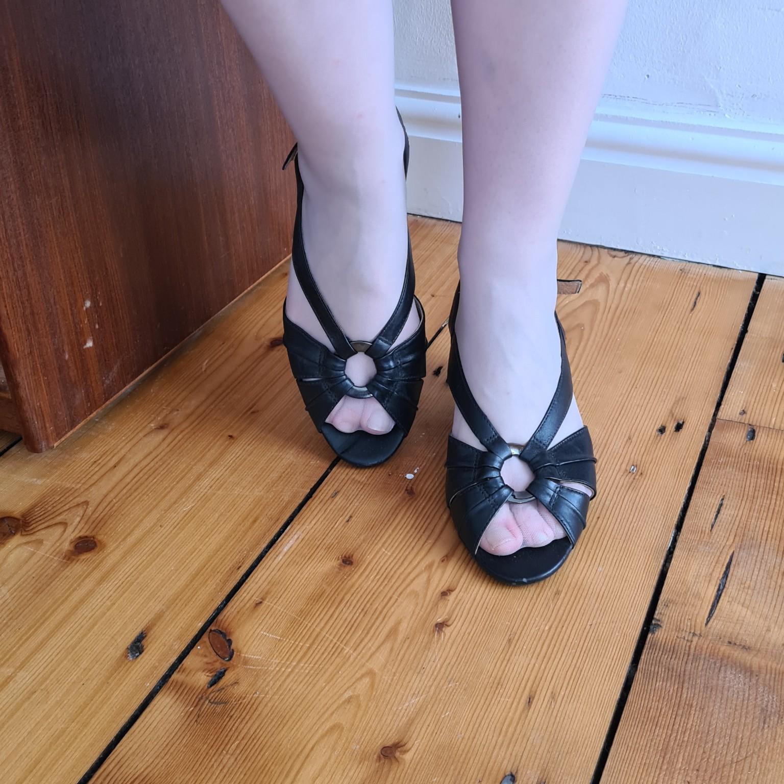 Women's Leather Sandal alt 2