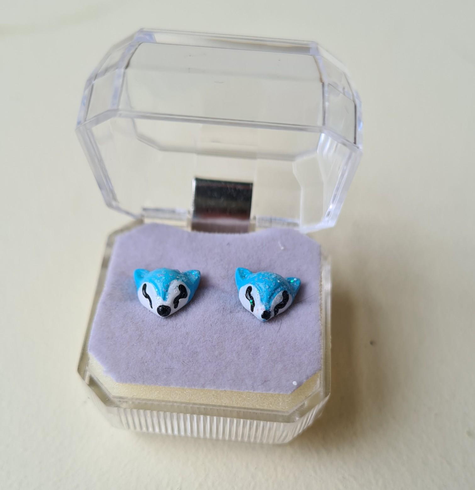 Sparkly fox stud earrings alt 2