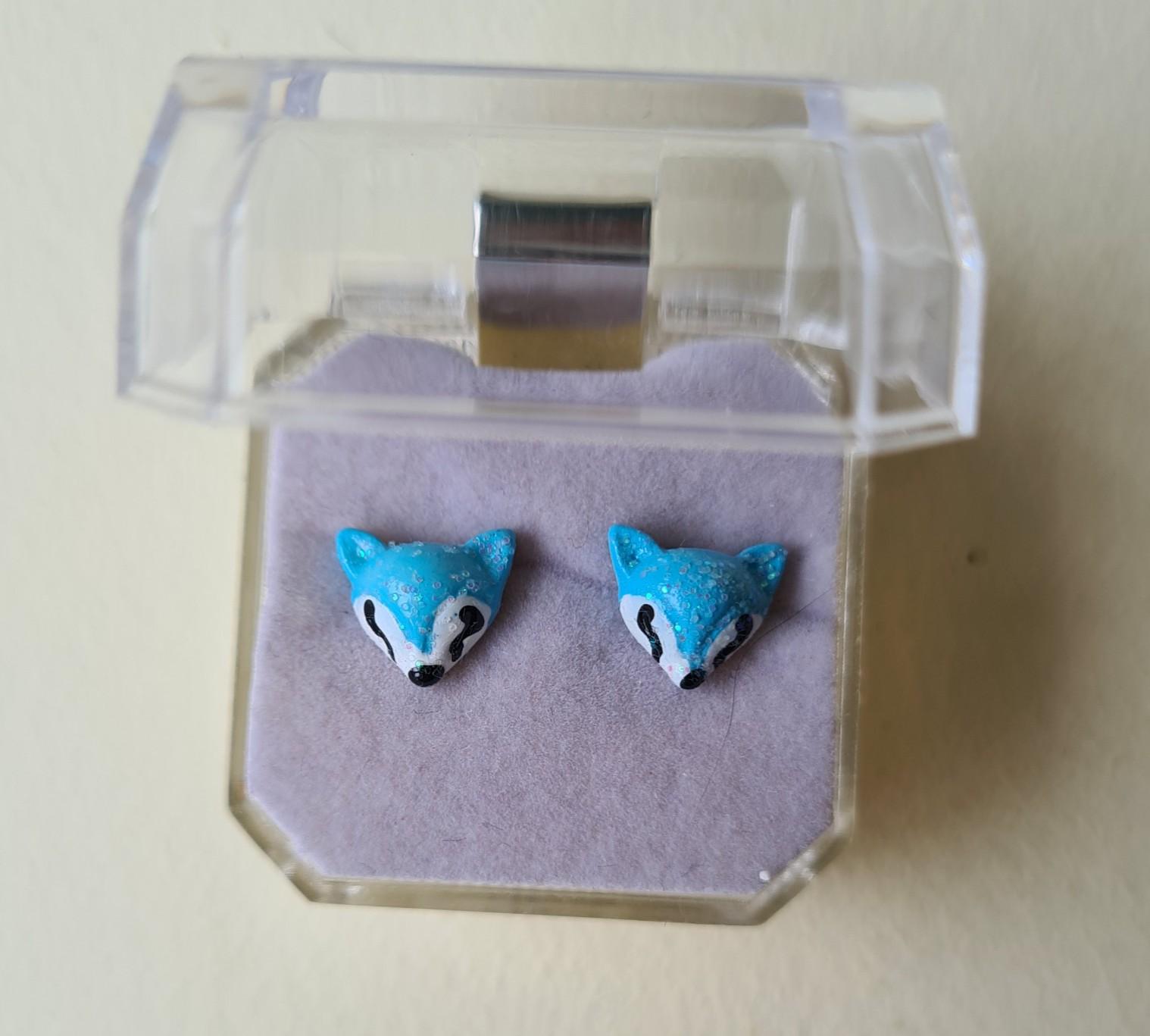 Sparkly fox stud earrings alt 3