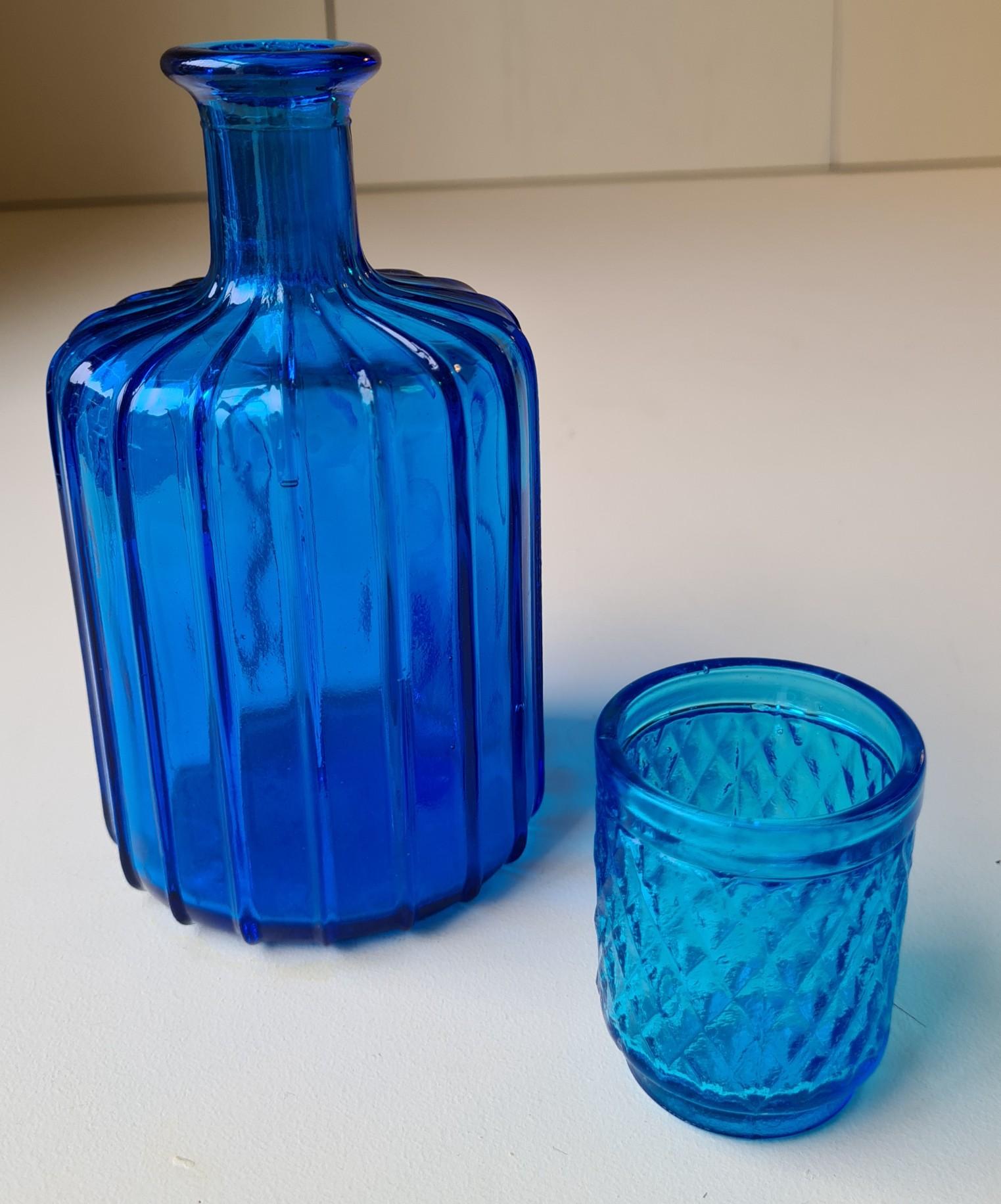 Blue Decanter w/small glass alt 3