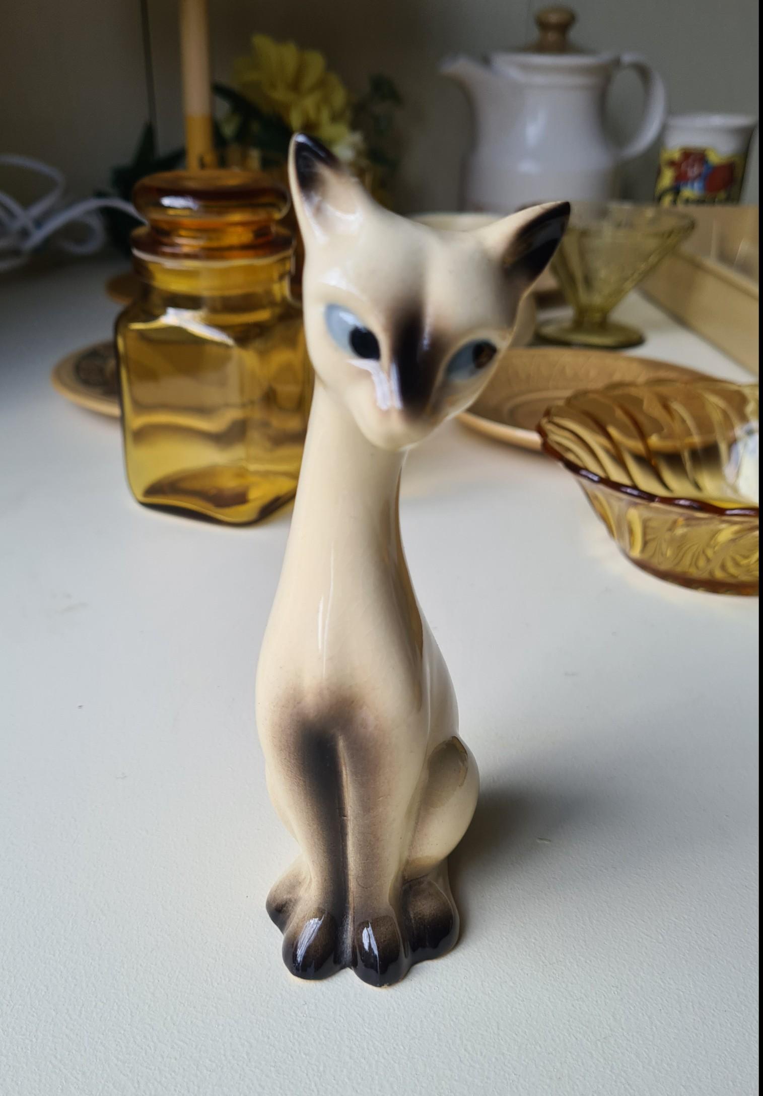Ceramic Cat Figurine alt 2
