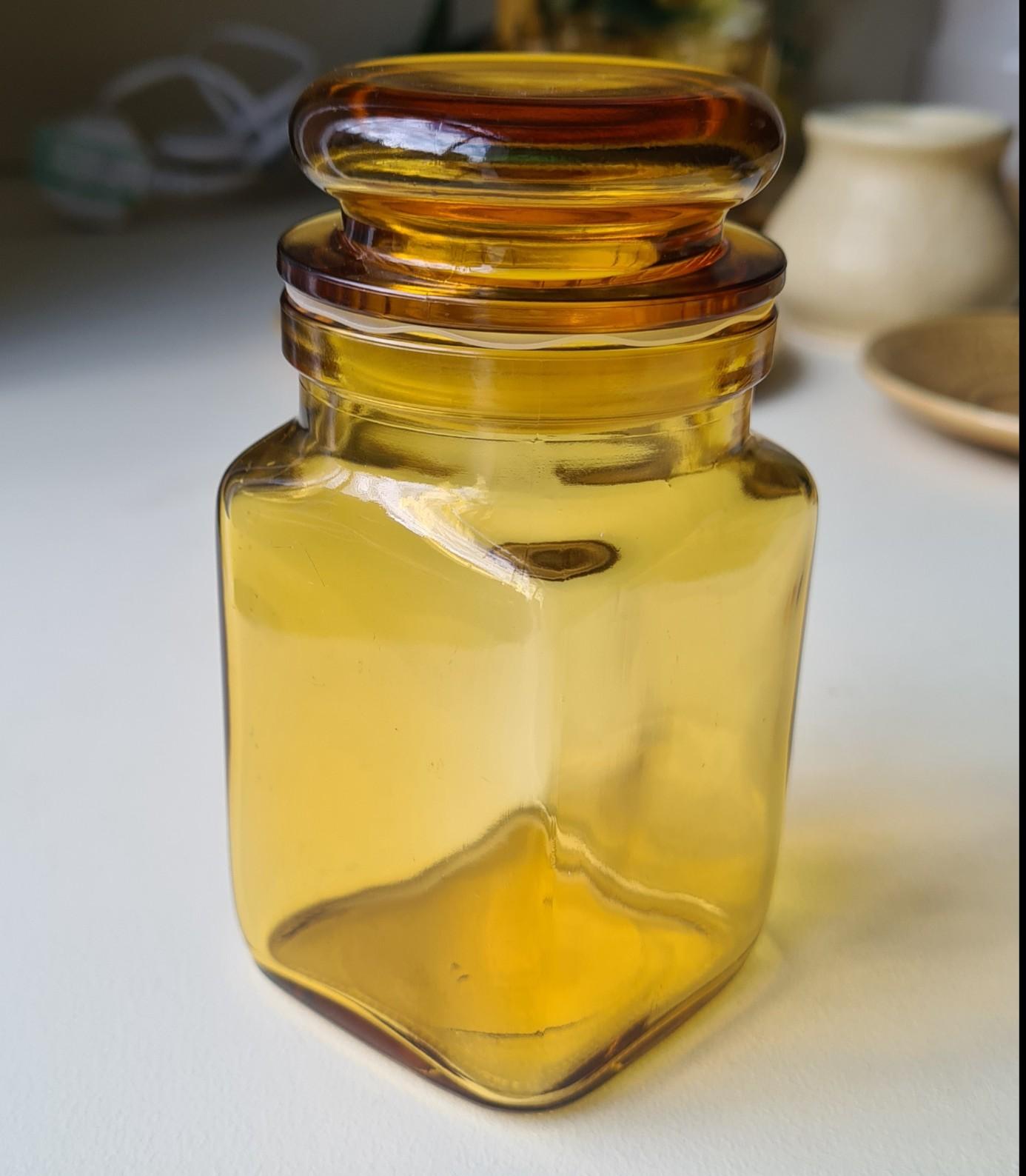 Small glass bottle with stopper alt 2
