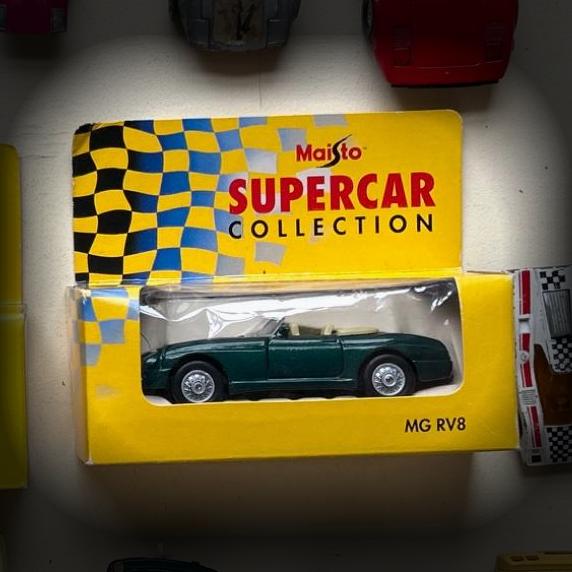 Maisto MG RV8 alt 1