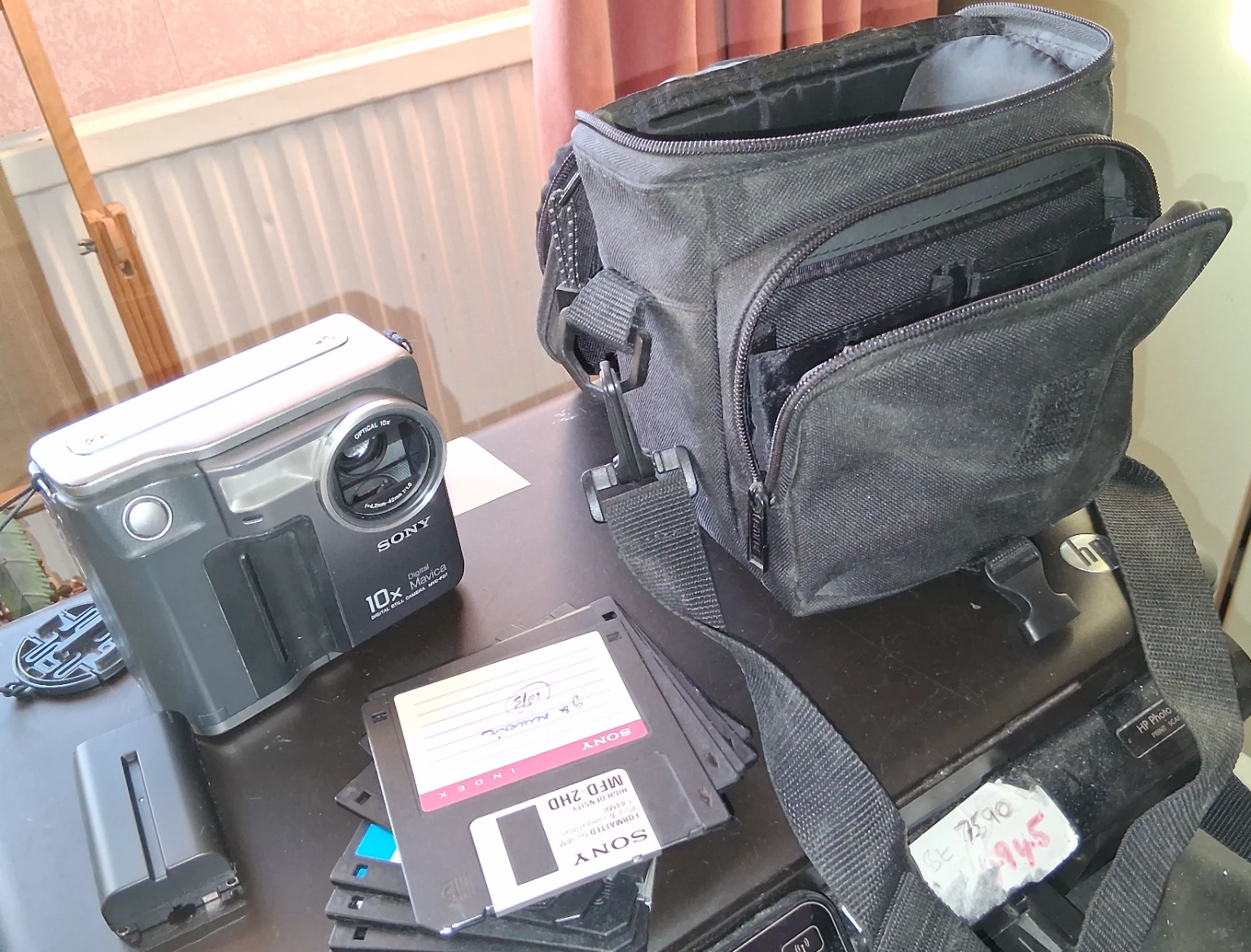 Vintage Sony Digital Camera Kit with Accessories alt 1